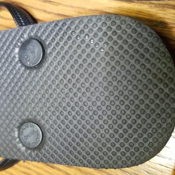 Gap flip flops - Picture 4 of 7